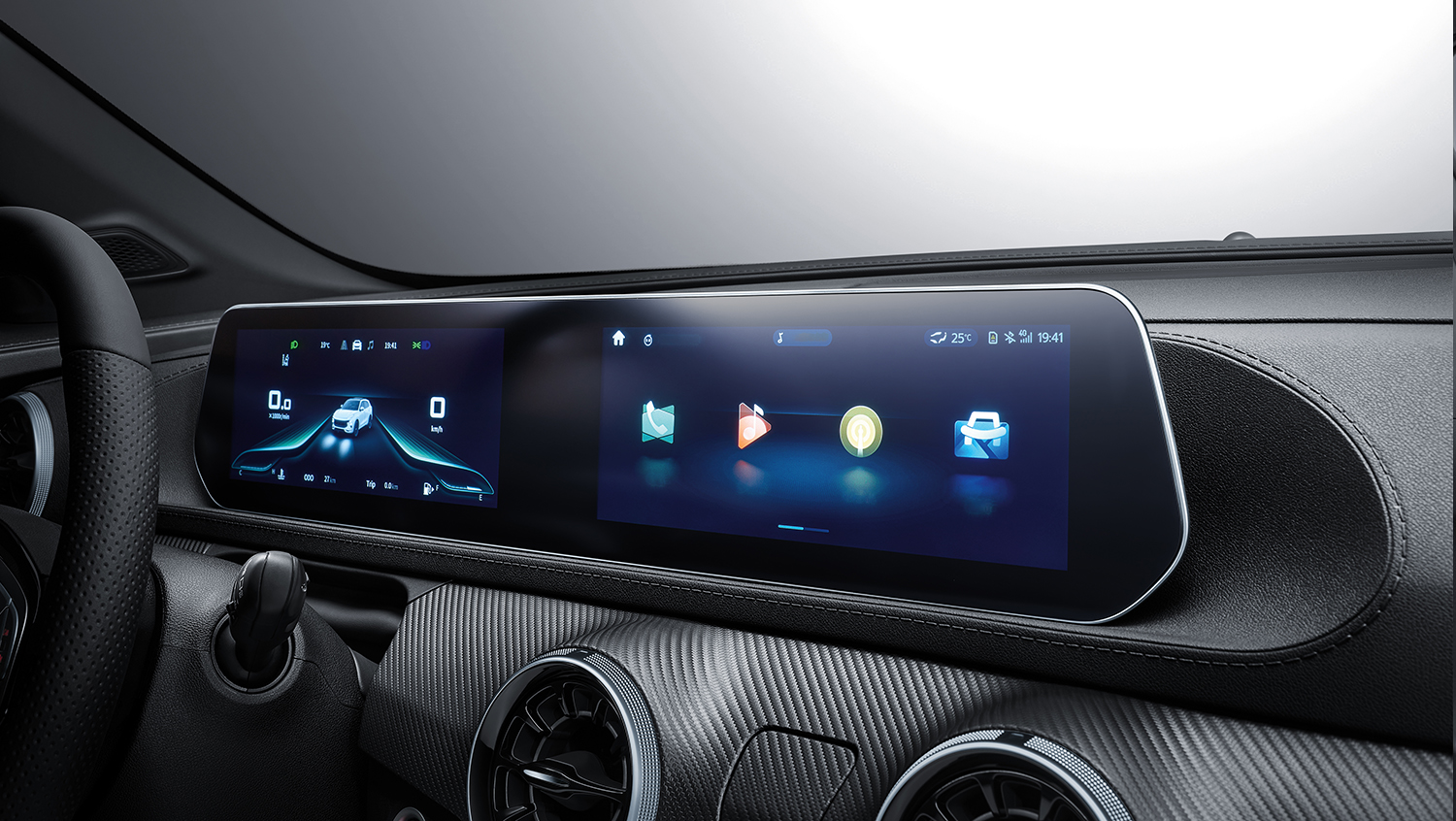 Le stupende plance elettroniche delle nuove auto Forthing da Reduzzi Motor a Treviglio - Ciserano